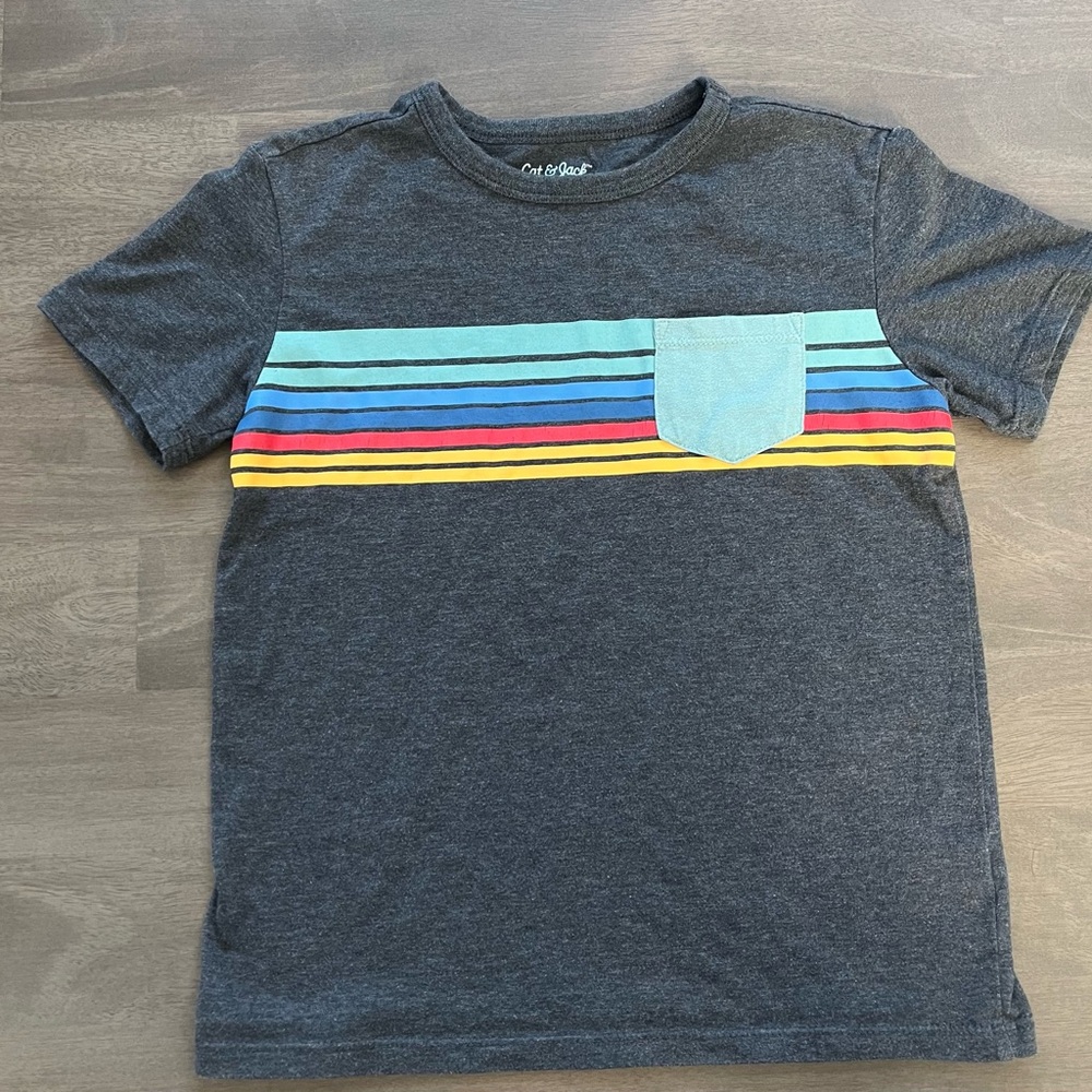 Cat & Jack tee shirt size S (6/7) boys